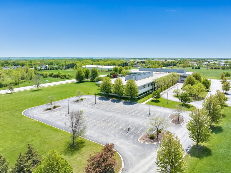 More Photos Of 3500 Packerland Dr, De Pere Office For Lease