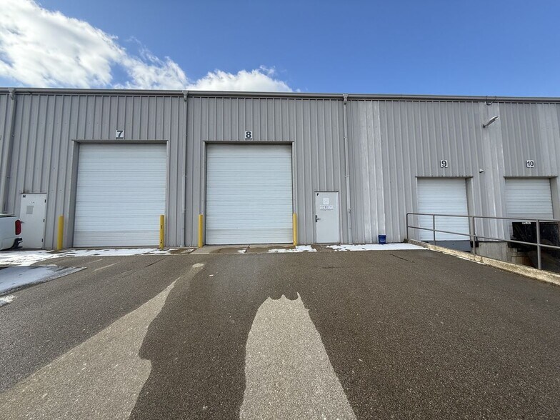 More Photos Of 4540 East Paris Ave SE, Grand Rapids Distribution For Lease