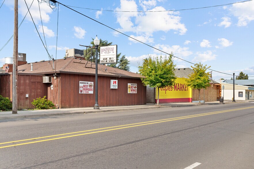 More Photos Of 335 E 3rd St, Lafayette Bar For Sale