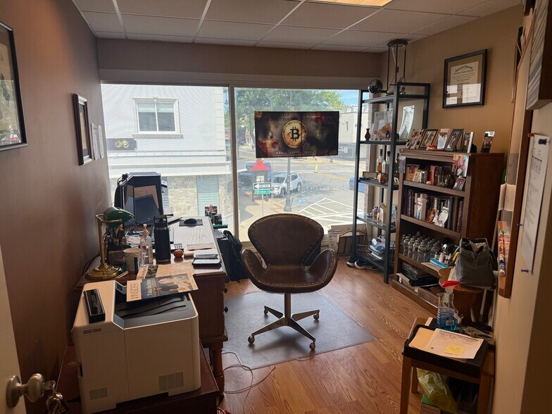 More Photos Of 381 Main St, Wakefield Storefront Retail Office For Lease
