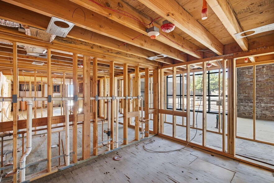 More Photos Of 1623-1633 19th St, Bakersfield Freestanding For Lease