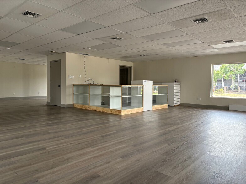 More Photos Of 5897 Memorial Hwy, Tampa Storefront Retail Office For Lease