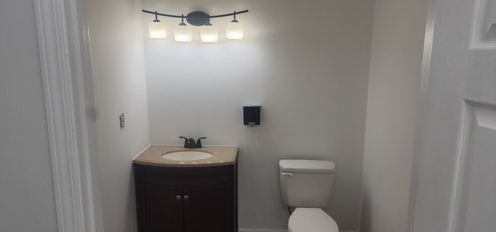 More Photos Of 861 Holcomb Bridge Rd, Roswell Office For Lease