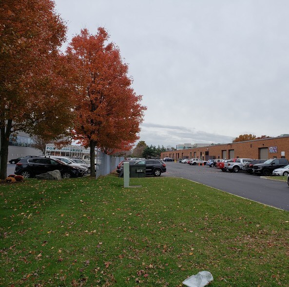 More Photos Of 175 Commerce Dr, Hauppauge Research And Development For Lease