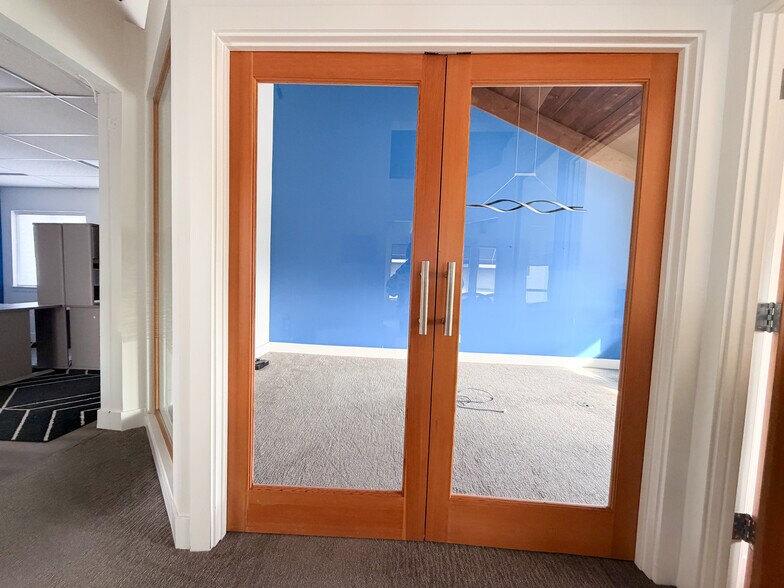 More Photos Of 644 N Santa Cruz Ave, Los Gatos Office For Sale