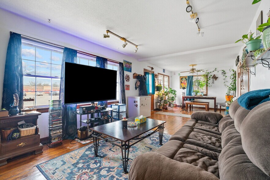 More Photos Of 38804 8th Ave, North Branch Office Residential For Sale