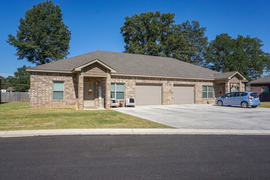 More Photos Of 404 W Matthews St, Brookland Apartments For Sale