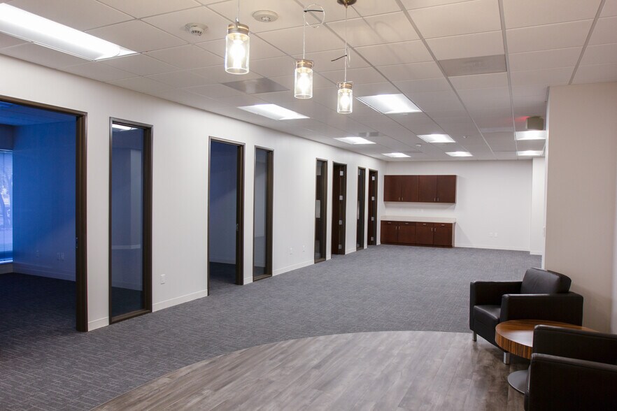 More Photos Of 2301 E Lamar Blvd, Arlington Unknown For Lease