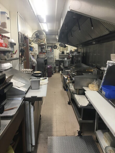 More Photos Of 36 John Ringo Rd, Ringoes Restaurant For Lease