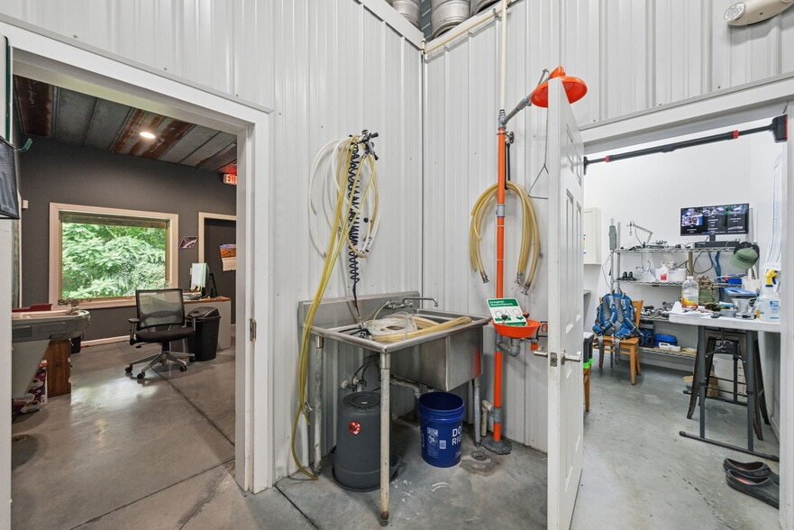More Photos Of 2000 N Bridge St, Elkin Restaurant For Sale