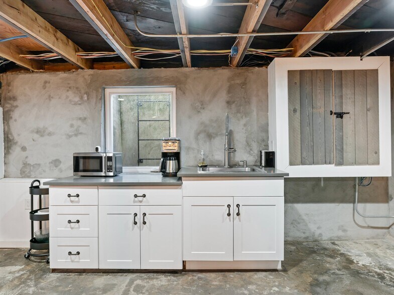 More Photos Of 2917 Washington St, Vancouver Storefront Retail Office For Sale