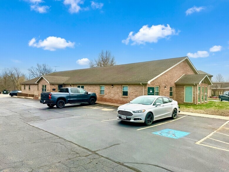 More Photos Of 808-810 Progress Dr, Farmington Office For Sale