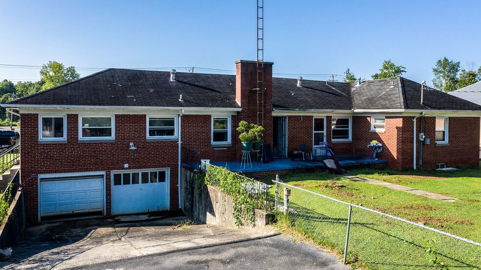 More Photos Of 225 Sturgis Rd, Marion Hotel For Sale