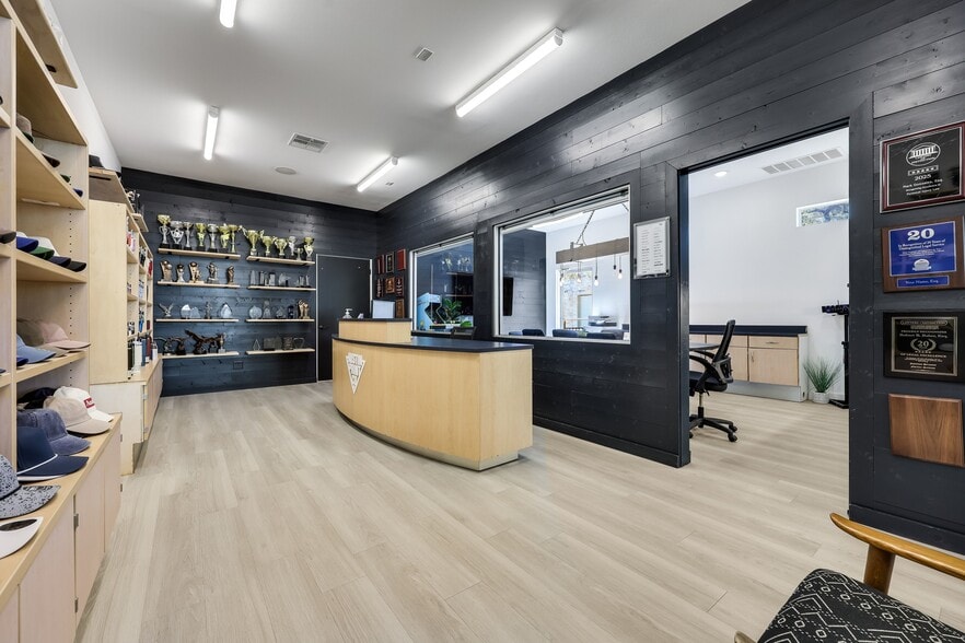 More Photos Of 2000 Windy Ter, Cedar Park Warehouse For Sale