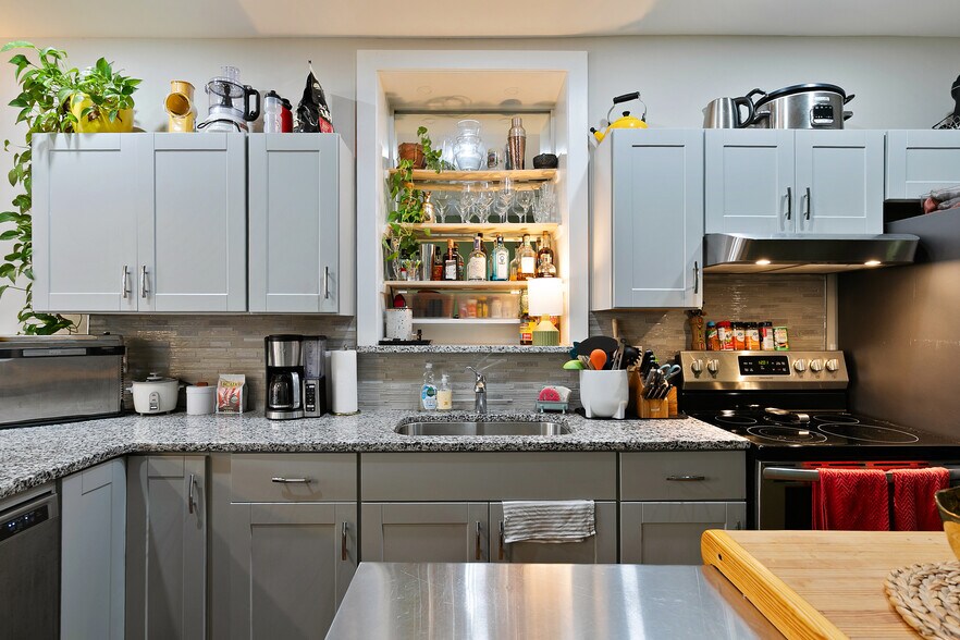 More Photos Of 2600 W Main St, Richmond Storefront Retail Residential For Sale