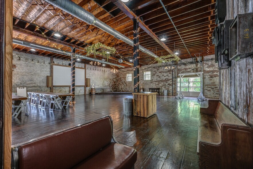 More Photos Of 11 Railroad St, Murphy Research And Development For Sale