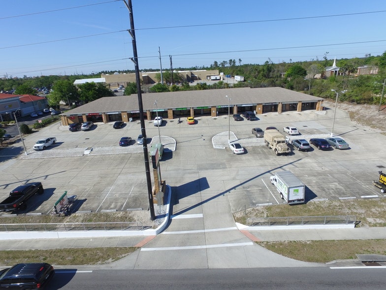 More Photos Of 1209 Saxon Blvd, Orange City Freestanding For Lease