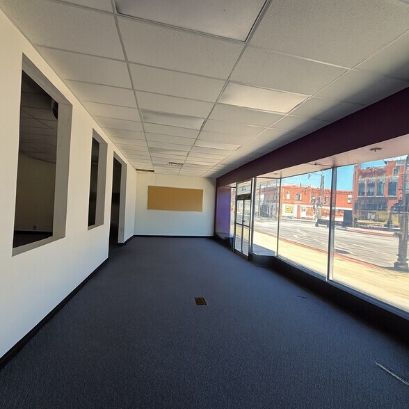 More Photos Of 206-208 E Grand Ave, Ponca City Storefront For Sale
