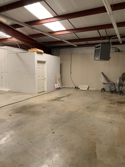 More Photos Of 404 Batesburg Hwy, Saluda Light Distribution For Lease