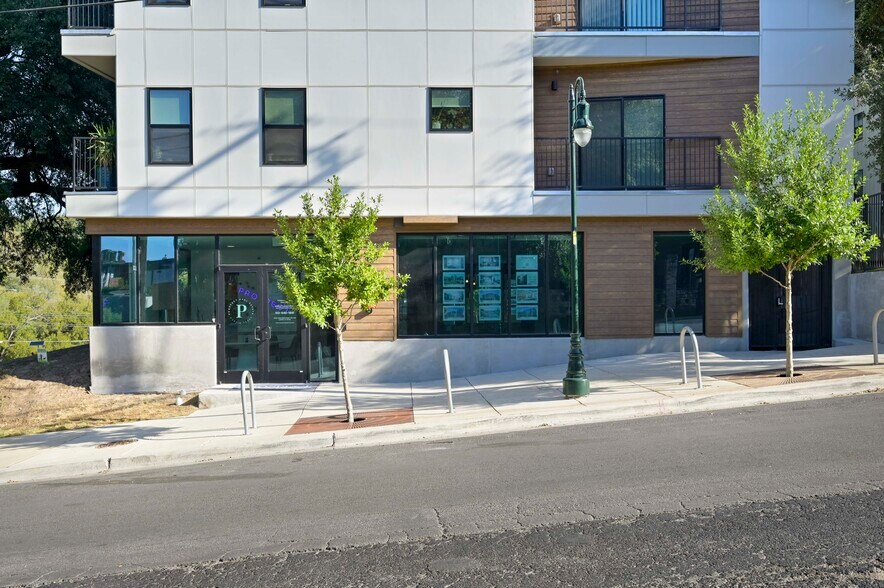 More Photos Of 2500 Longview St, Austin Apartments For Lease