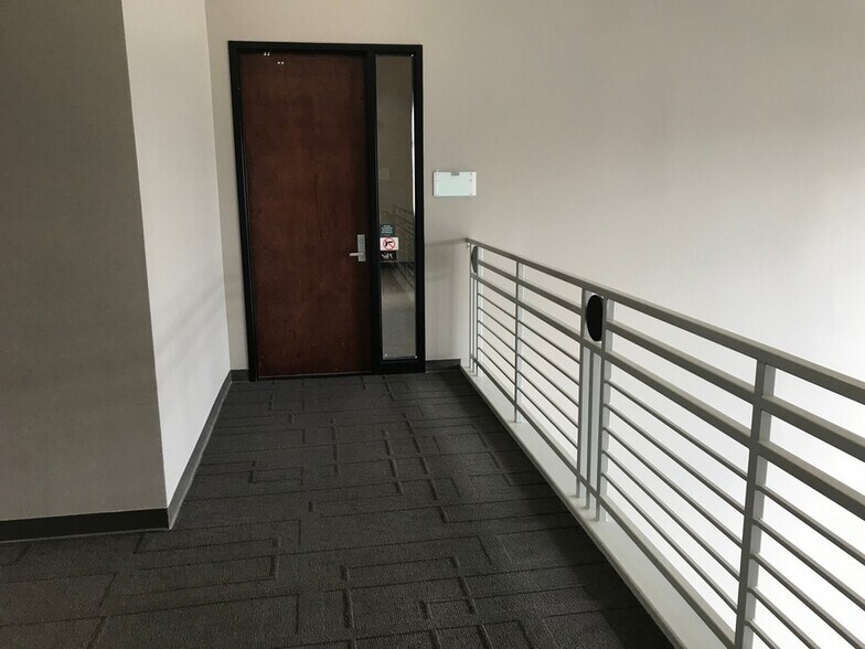 More Photos Of 9 Crystal Lake Rd, Lake In The Hills Office For Lease