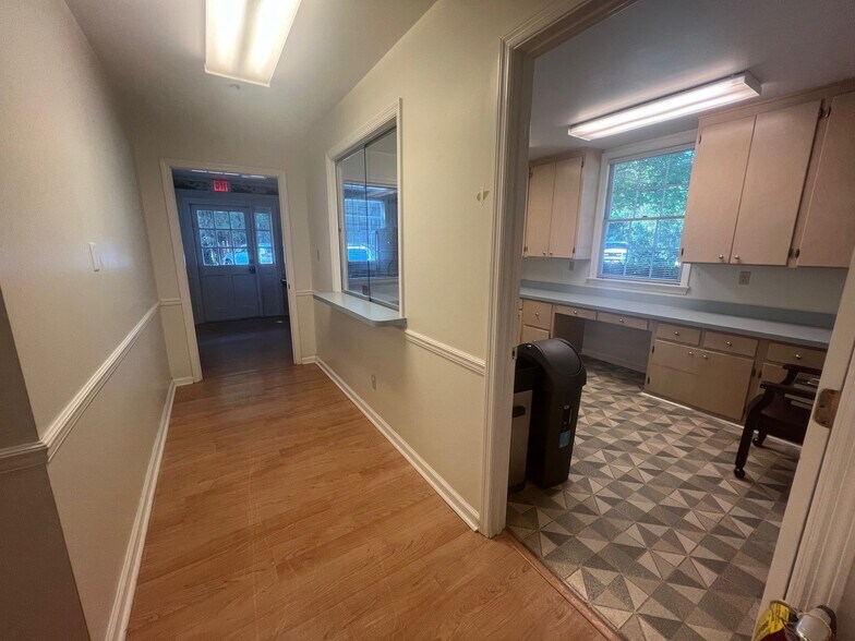 More Photos Of 916 S Broad St, Thomasville Medical For Lease