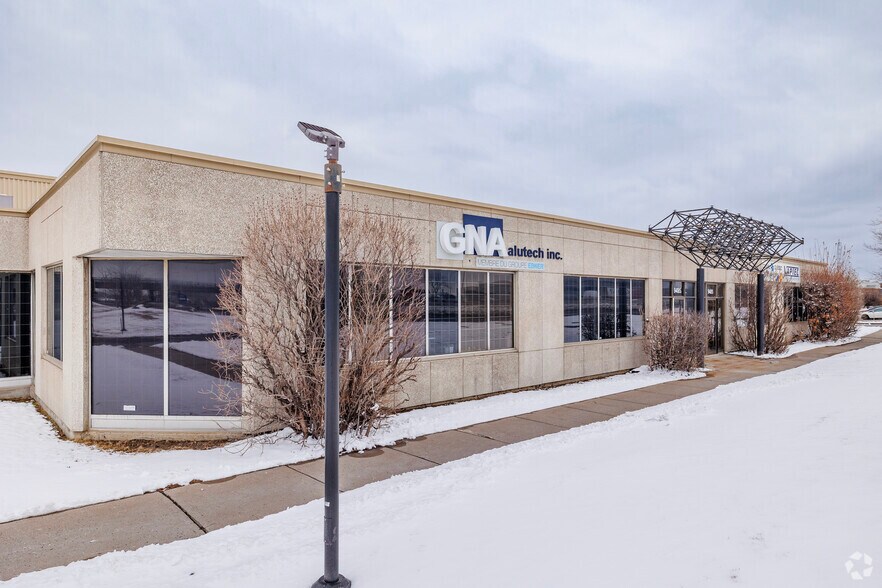 More Photos Of 9415-9495 Aut Transcanadienne, Montréal Warehouse For Lease