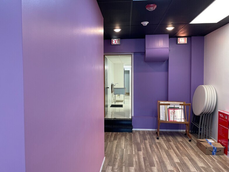 More Photos Of 122B W Calendar Ave, La Grange General Retail For Lease