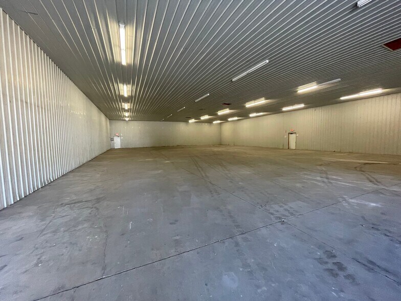 More Photos Of 442 Harrison Brookville Rd, West Harrison Warehouse For Lease