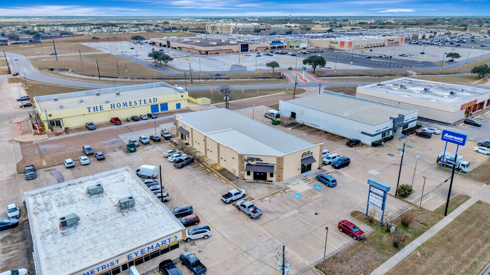 More Photos Of 8206 N Navarro St, Victoria Freestanding For Sale