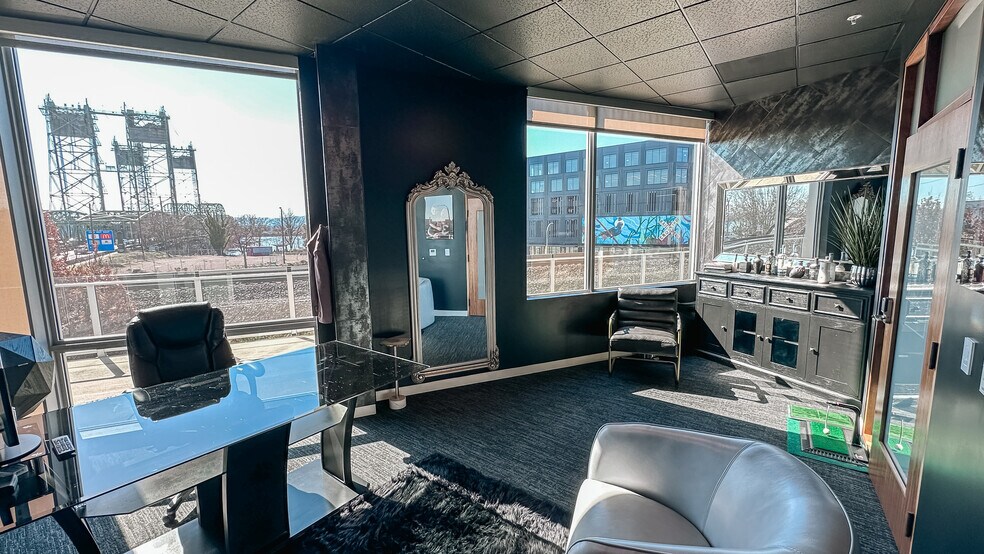 More Photos Of 275 W 3rd St, Vancouver Office Residential For Lease