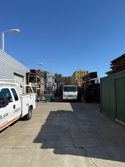 More Photos Of 3100 E 10th St, Oakland Warehouse For Lease