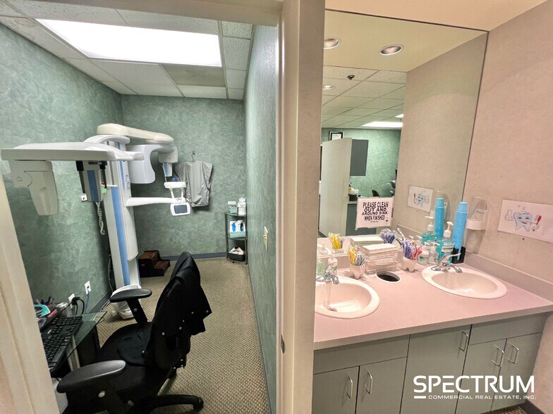 More Photos Of 23206 Lyons Ave, Santa Clarita Medical For Sale