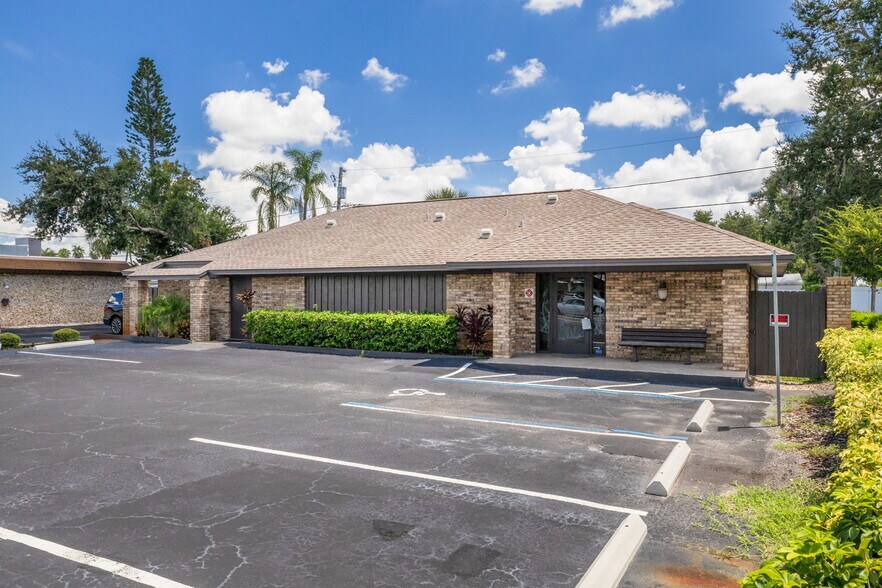 More Photos Of 1701 66th St N, Saint Petersburg Medical For Sale