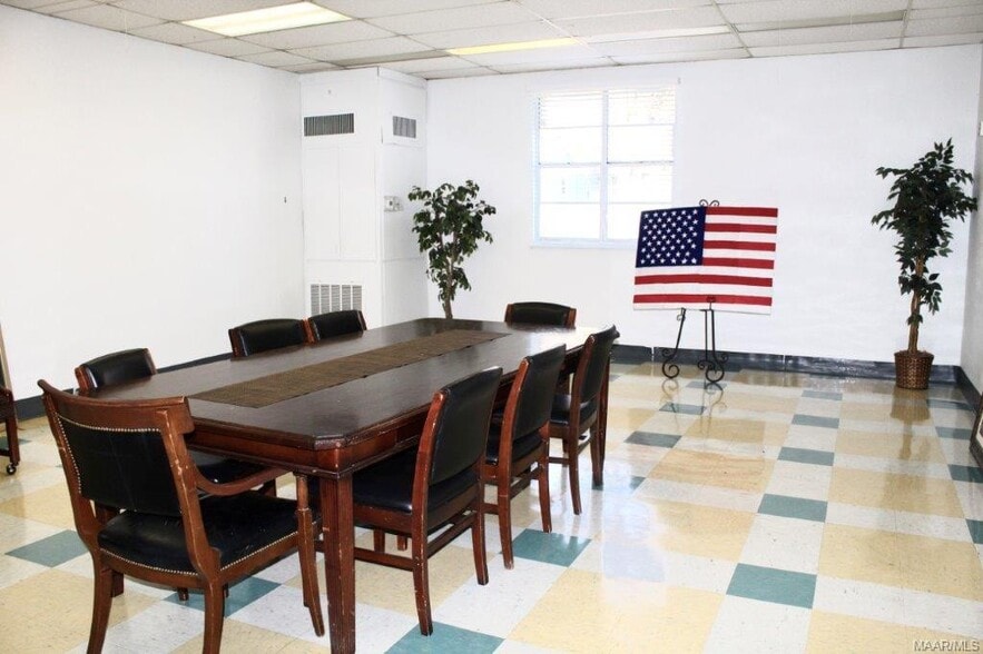 More Photos Of 2005 N Country Club Dr, Montgomery Schools For Sale