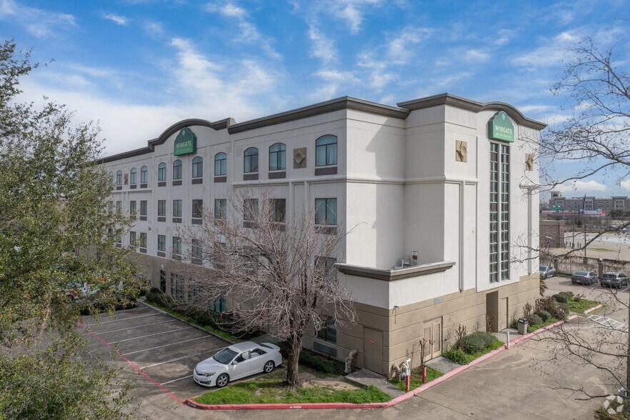 More Photos Of 9050 Mills Rd, Houston Hotel For Sale