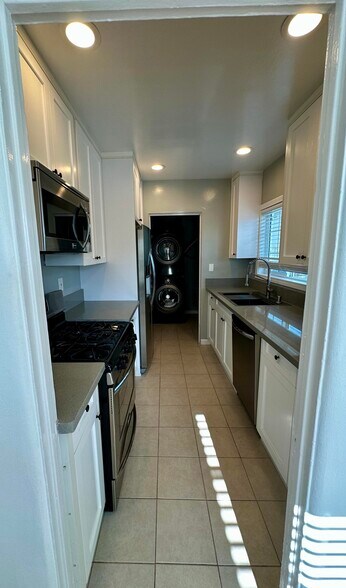 More Photos Of 2517 20th St, Santa Monica Apartments For Sale