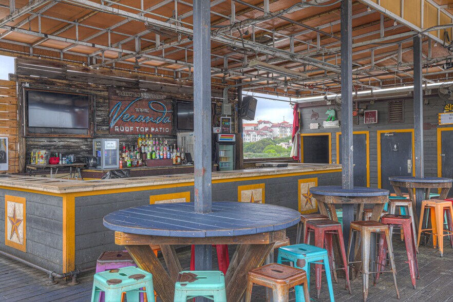More Photos Of 139 E Hopkins St, San Marcos Bar For Sale