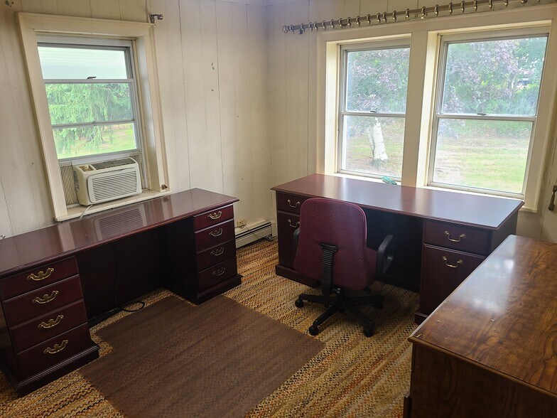 More Photos Of 555 E Main St, Somerset Flex For Sale