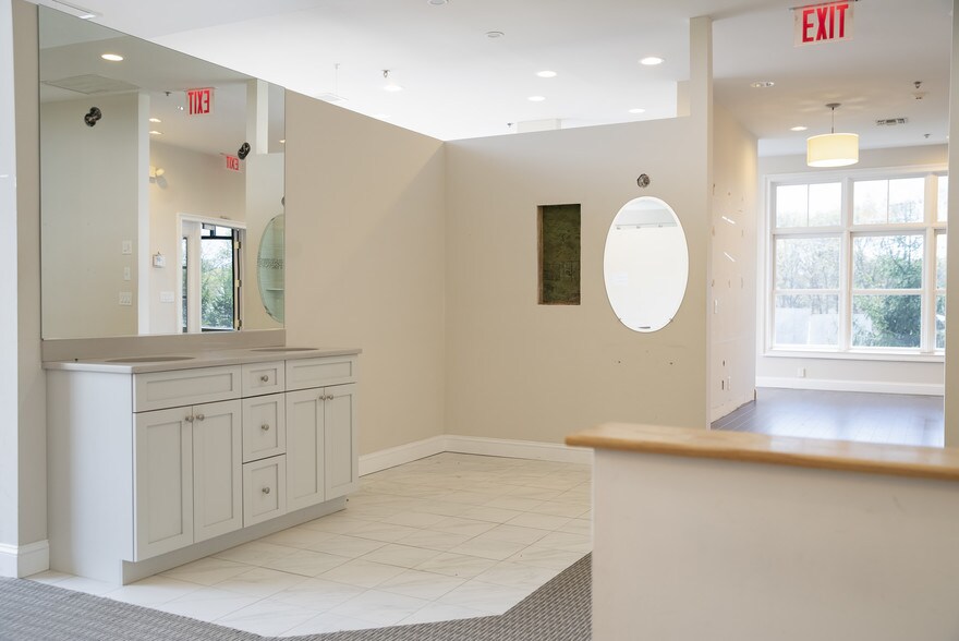 More Photos Of 3750 Express Dr S, Islandia Office For Lease