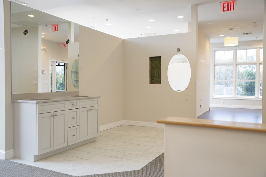 More Photos Of 3750 Express Dr S, Islandia Office For Lease