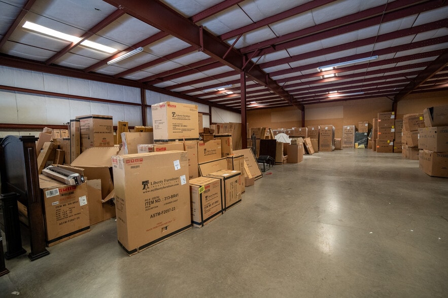 More Photos Of 2379 S Walnut St, Bloomington Warehouse For Lease