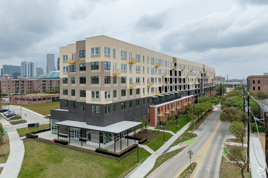 More Photos Of 2315 Navigation Blvd, Houston Unknown For Lease
