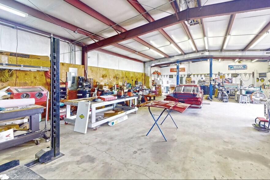 More Photos Of 21262 US Highway 59, New Caney Manufacturing For Sale