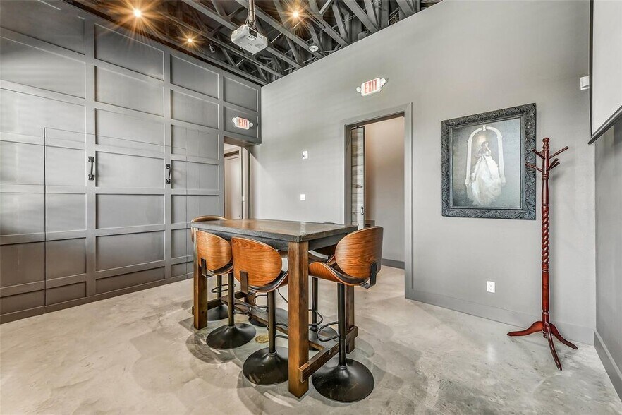 More Photos Of 316 Morningside Dr, Friendswood Loft Creative Space For Sale