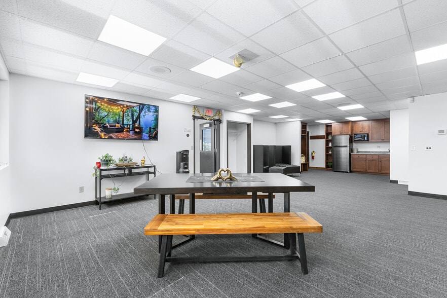 More Photos Of 277 N 9th St, De Pere Medical For Lease