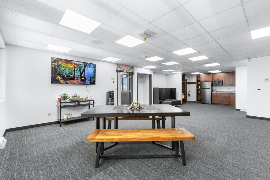 More Photos Of 277 N 9th St, De Pere Medical For Lease