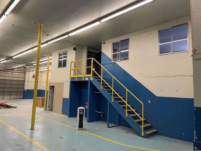 More Photos Of 795 9th St NW, Salem Manufacturing For Lease