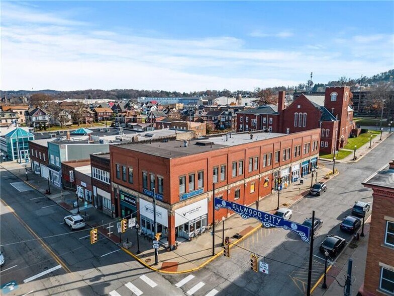 Primary Photo Of 433-435 Lawrence Ave, Ellwood City Storefront Retail Residential For Lease