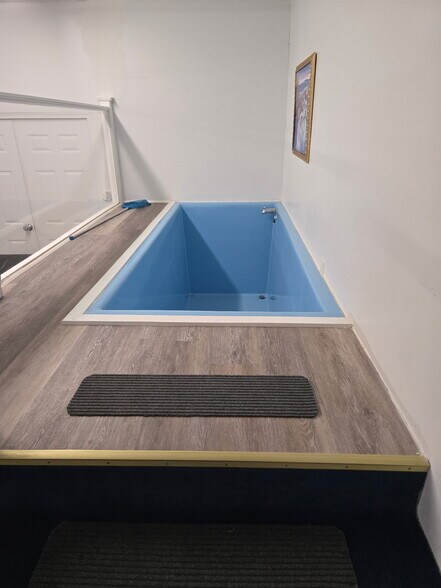 More Photos Of 109 Fontaine Dr, Ridgeway Funeral Home For Sale